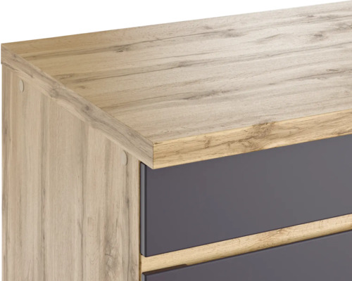 Detailansicht eines Holzkommode mit Schubladen