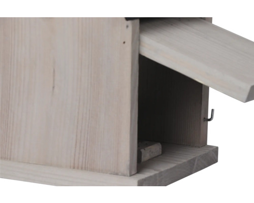 Vue détaillée d''un nichoir en bois