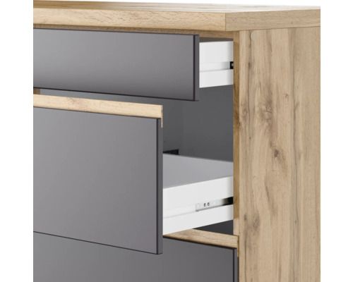 Commode avec tiroirs ouverts en bois et plastique