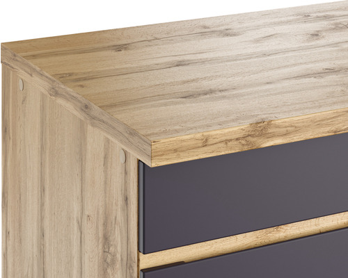 Vue détaillée d''une armoire avec surface en bois et tiroirs