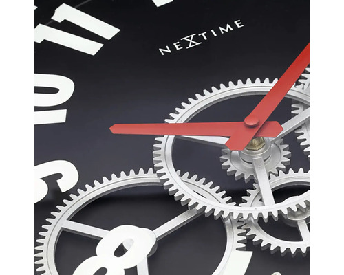 Detailansicht einer Nextime Wanduhr mit sichtbarem Uhrwerk