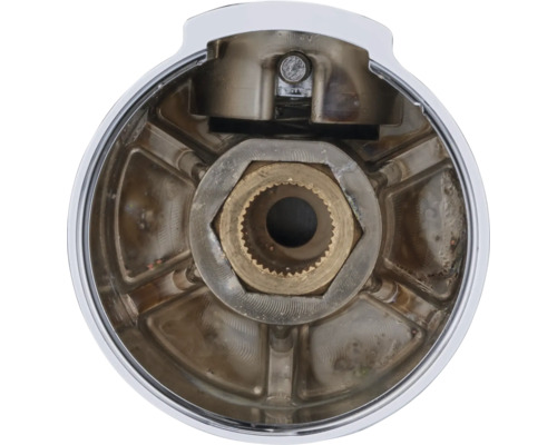 Innenansicht eines Wasserhahnknopfes mit Messinggewinde