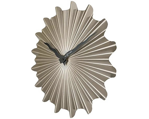 Dekorative Nextime Wanduhr mit Strahlenmuster und schwarzen Zeigern