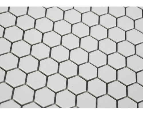 Nahaufnahme von weißen sechseckigen Fliesen