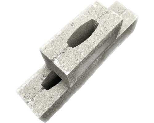 Deux blocs de béton perforés