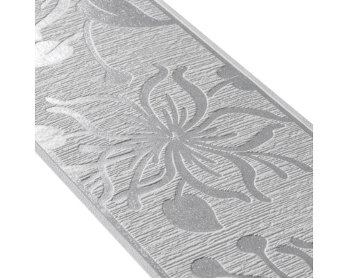 Gros plan d''une bordure avec un motif floral