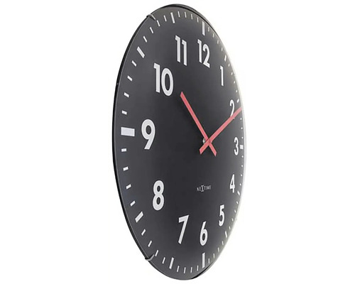 Horloge murale avec cadran noir et aiguilles rouges