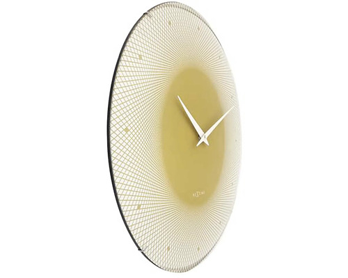 Wanduhr mit geometrischem Muster und Zeitanzeige