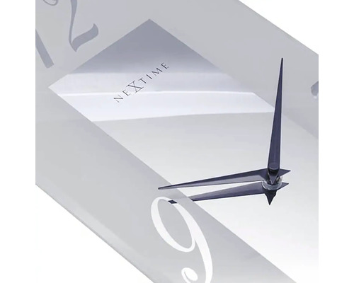 Detailansicht einer Nextime Wanduhr mit Ziffernblatt und Zeigern