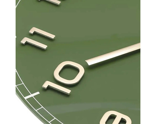 Detailaufnahme eines Zifferblatts mit Zeigern und Zahlen