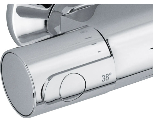 Détail d''un robinet avec réglage de la température à 38 degrés