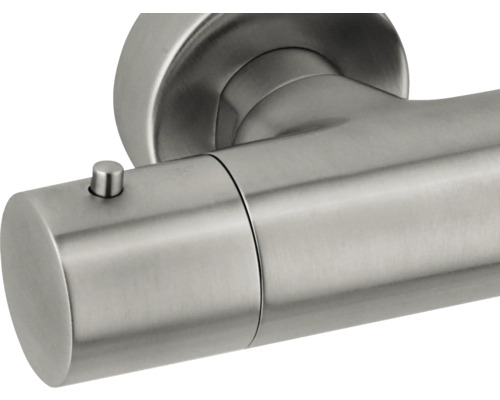 Türgriff aus Metall mit Verriegelungsknopf