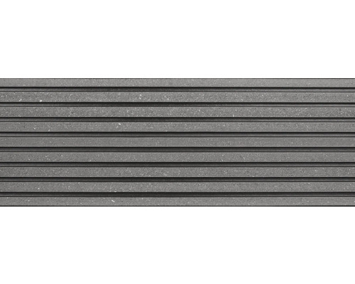 Bardage de façade gris avec structure à rainures horizontales