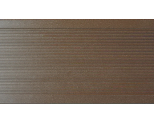 Lame de terrasse en plastique avec surface rainurée.