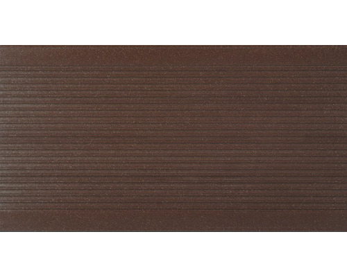 Terrassendiele aus Kunststoff mit gerillter Oberfläche