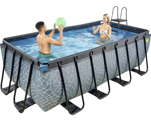 Piscine à cadre rectangulaire avec baigneurs et échelle