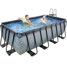 Piscine tubulaire rectangulaire avec famille et échelle
