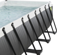 Vue détaillée d''une piscine tubulaire avec de l''eau et un cadre en acier