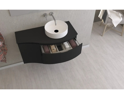 Meuble sous-vasque avec tiroir ouvert et vasque à poser dans la salle de bains