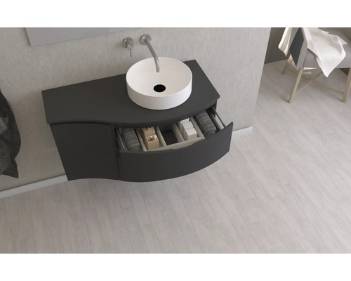 Meuble-lavabo avec tiroir ouvert et lavabo à poser dans la salle de bains.