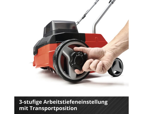 Detailansicht eines Rasenlüfters mit Arbeitstiefeneinstellung