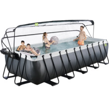 Rechteckiger Pool mit Überdachung und Familie im Wasser.