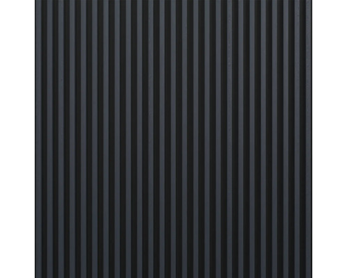 Geriffelte Wandverkleidung mit vertikalen Lamellen