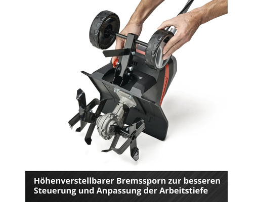 Bodenhacke mit höhenverstellbarem Bremssporn zur besseren Steuerung und Anpassung der Arbeitstiefe.