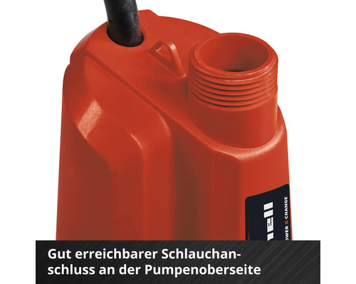 Detailansicht einer Tauchpumpe mit Schlauchanschluss auf der Oberseite