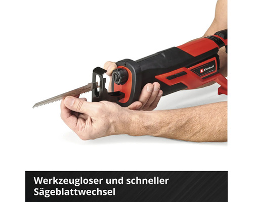 Einhell Akku-Reciprosäge mit wechselbarem Sägeblatt in der Hand