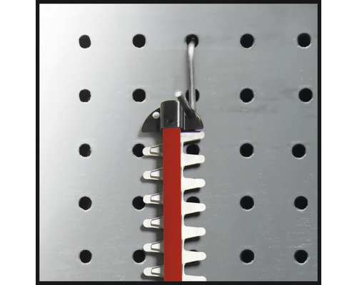 Heckenscherenmesser zur Aufbewahrung an einer Lochwand