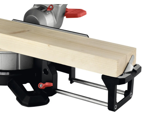 Kappsäge mit Holzwerkstück