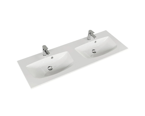 Double vasque avec deux lavabos et robinets