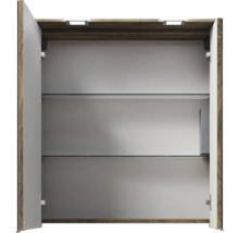 Offener Spiegelschrank mit Glasablagen und Beleuchtung