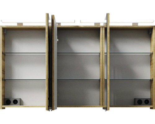 Armoire de toilette ouverte avec étagères en verre et éclairage