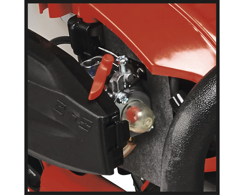 Vue détaillée du moteur d''une débroussailleuse