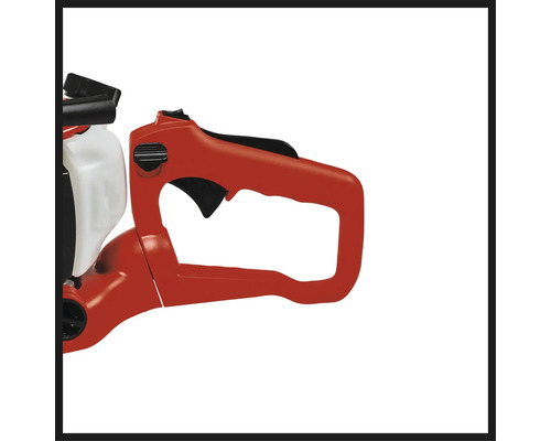 Vue détaillée de la poignée d''une tronçonneuse.