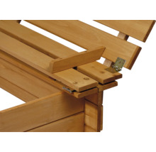Detailansicht einer Gartenbank mit aufklappbarer Sitzfläche aus Holz