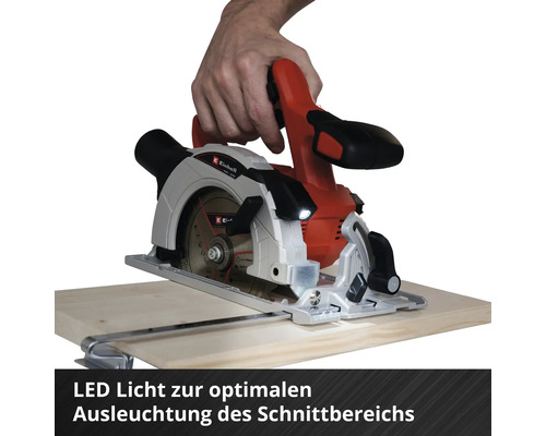 Einhell Handkreissäge beim Schneiden von Holz mit LED-Beleuchtung