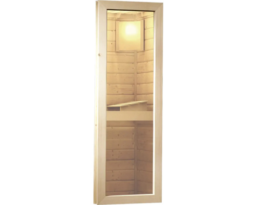 Innenansicht einer Holzsauna mit Sitzbänken und Licht