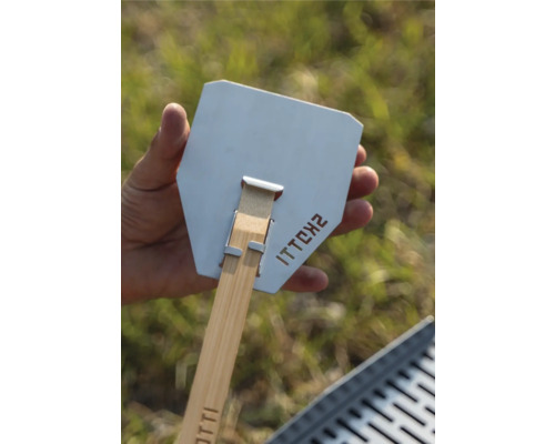 Spatule à gril avec manche en bois