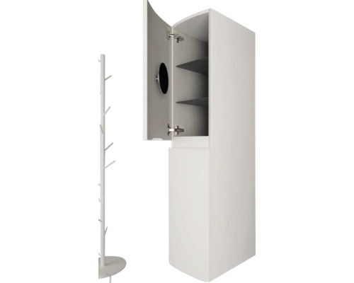 Hochschrank mit offener Tür und Ablagefächern