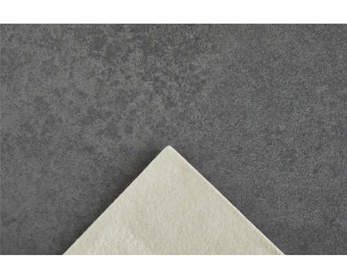 Vue détaillée d''un dessous de plat en feutre clair sur fond sombre