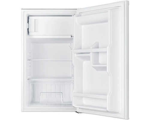 Réfrigérateur blanc ouvert avec étagères