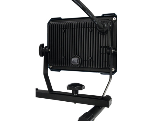 Arrière d''un projecteur de chantier LED avec trépied