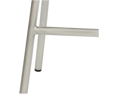 Detailaufnahme von Stuhlbeinen aus Metall