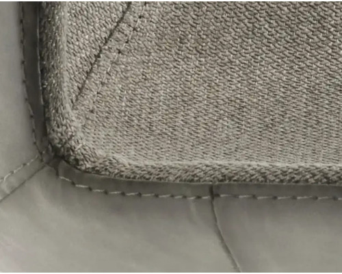 Detailaufnahme einer Ecke mit Stoff- und Lederelementen sowie Ziernähten