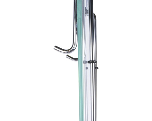 Detailansicht eines Duschpaneels mit Halterungen