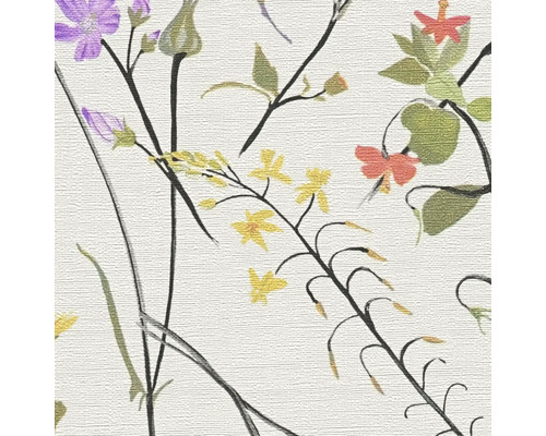 Nahaufnahme eines Tapetenmusters mit Blumen und Pflanzenmotiven