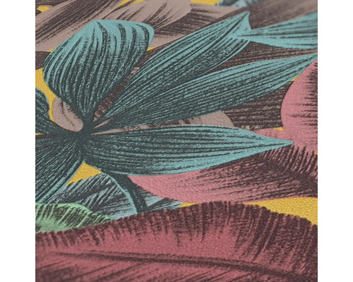 Gros plan d''un papier peint avec un motif de feuilles